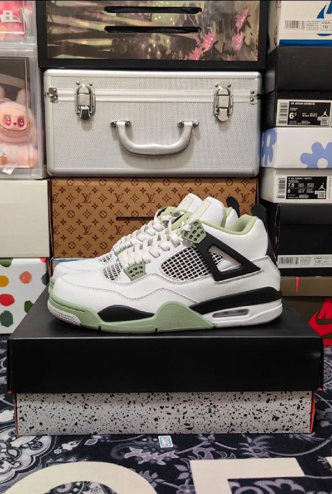 Nike Air Jordan 4 pointure 39 neuf jamais porté 