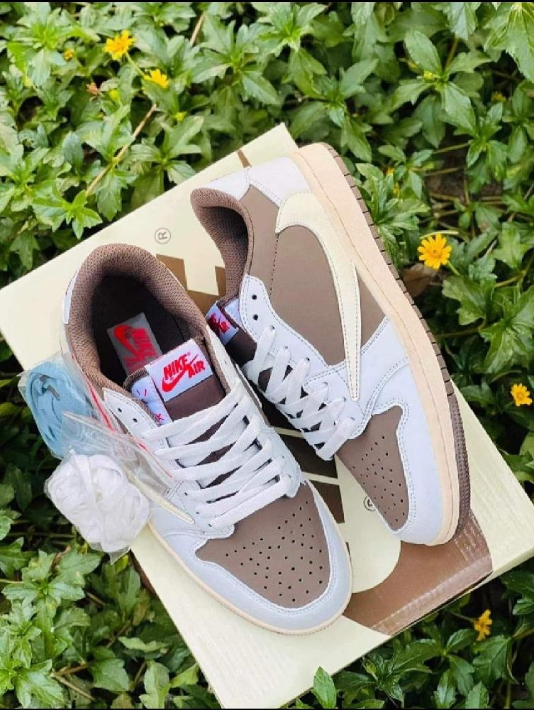 Nike air Jordan Low pointure 40 neuf jamais porté 