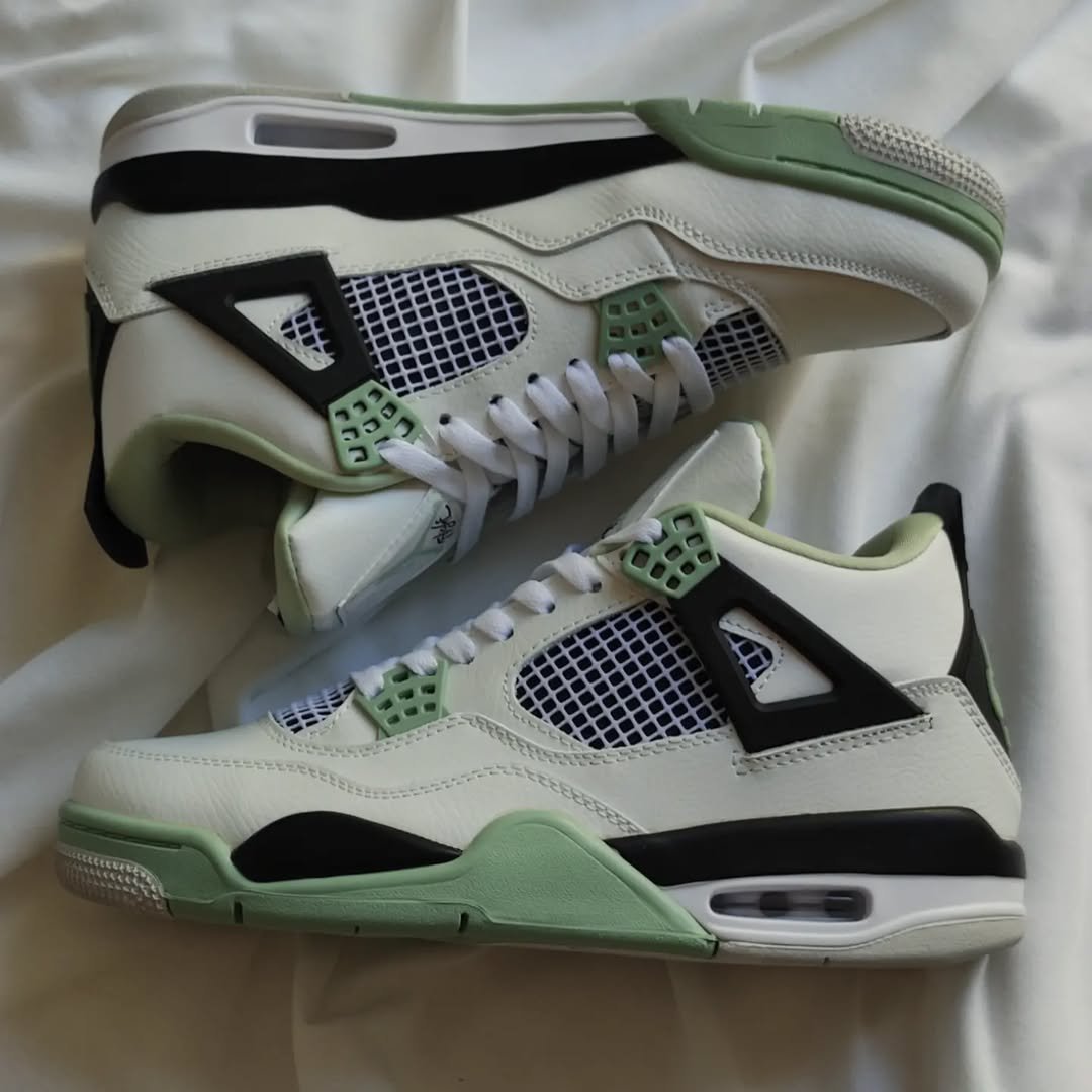 Nike air Jordan 4 retro pointure 39 neuf 