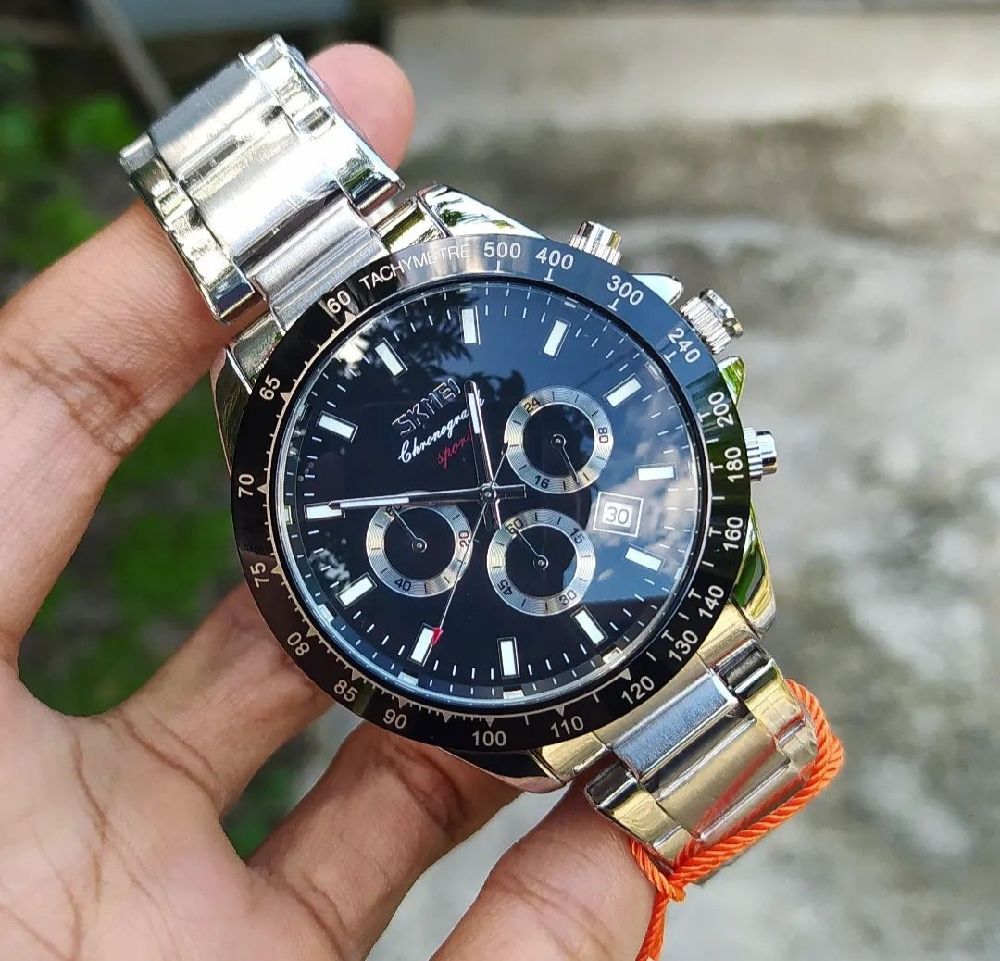 Montre Skmei  chronographe original neuf dans son paquet 
