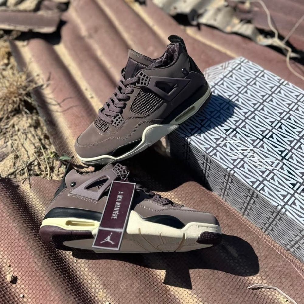 Nike Air Jordan 4 retro pointure 40 neuf jamais porté 