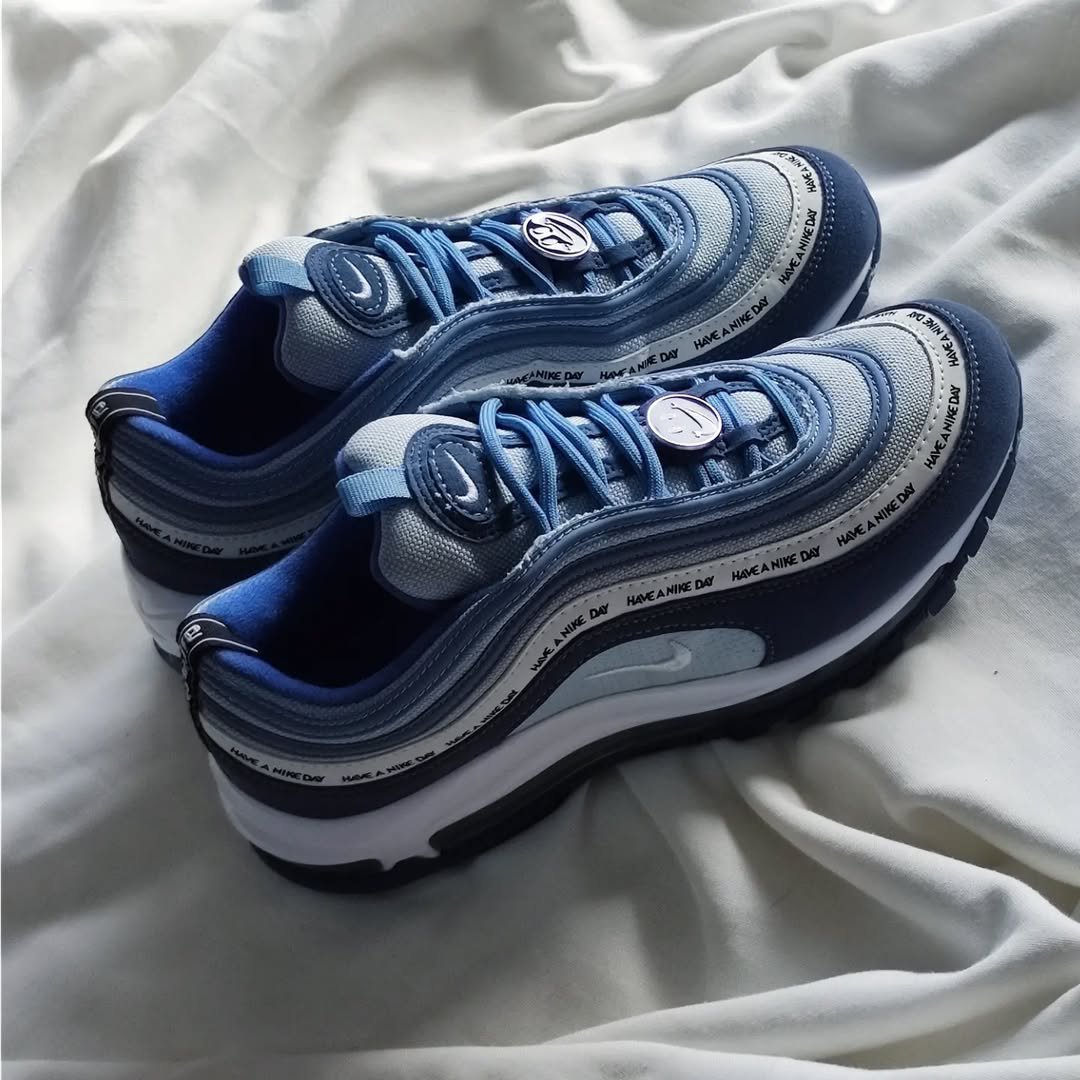 Nike air max 97 smile pointure 39 neuf jamais porté 