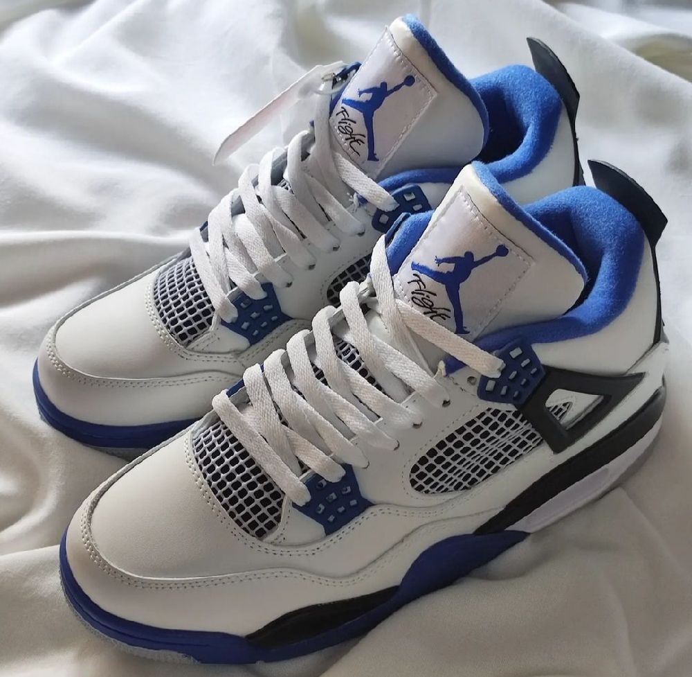 Air jordan 4 retro neuf jamais porté 