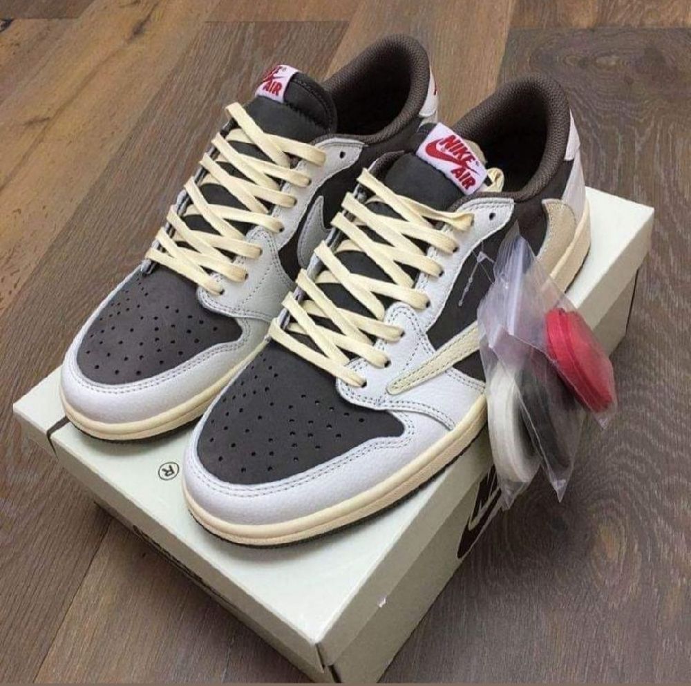 Nike Air one  Jordan Low pointure 44 neuf jamais porté 