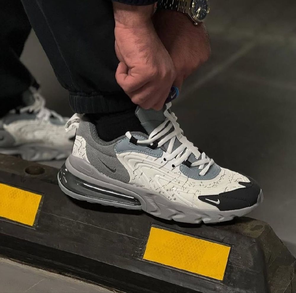 Nike Air max react pointure 40 neuf jamais porté 