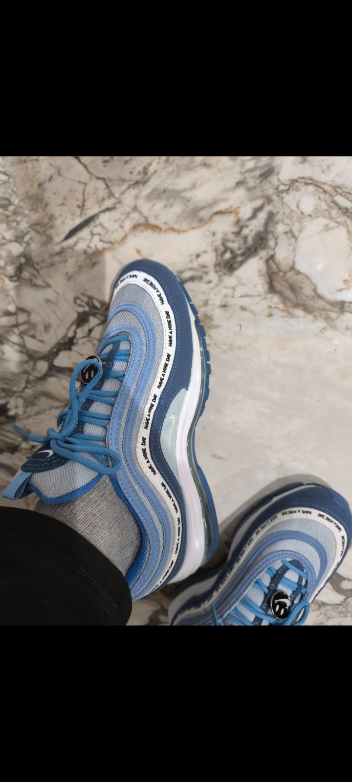 Nike air max 97 smile pointure 40 neuf jamais porté 