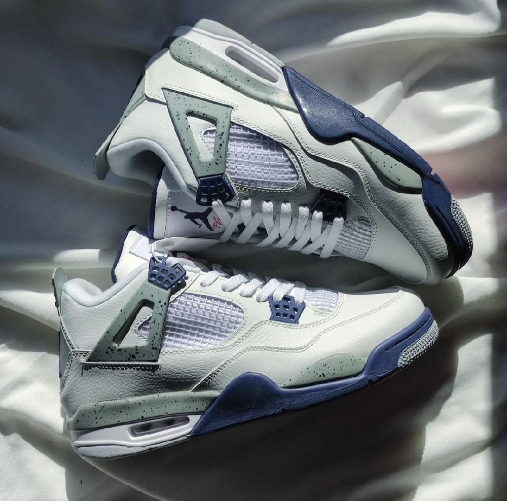 Air Jordan 4 retro jamais porté neuf 