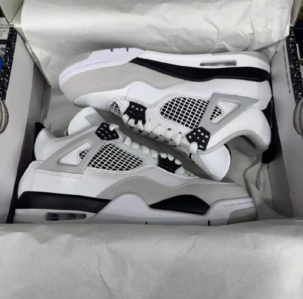 Nike Air Jordan 4 pointure 40 neuf jamais porté 