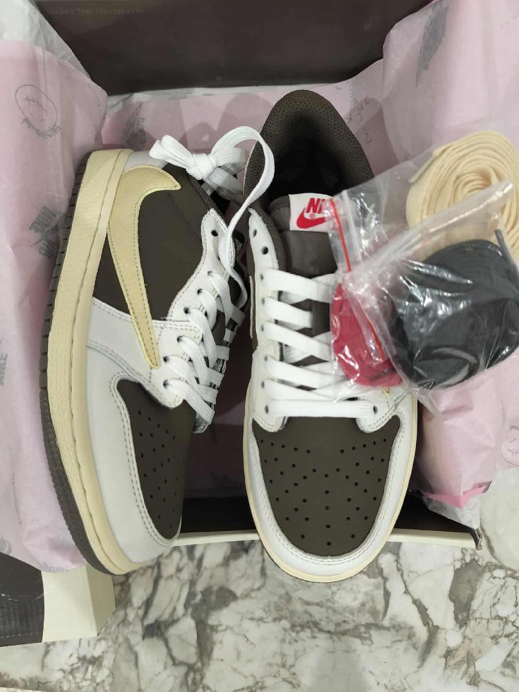 Nike Air Jordan one Low pointure 40 neuf jamais porté 