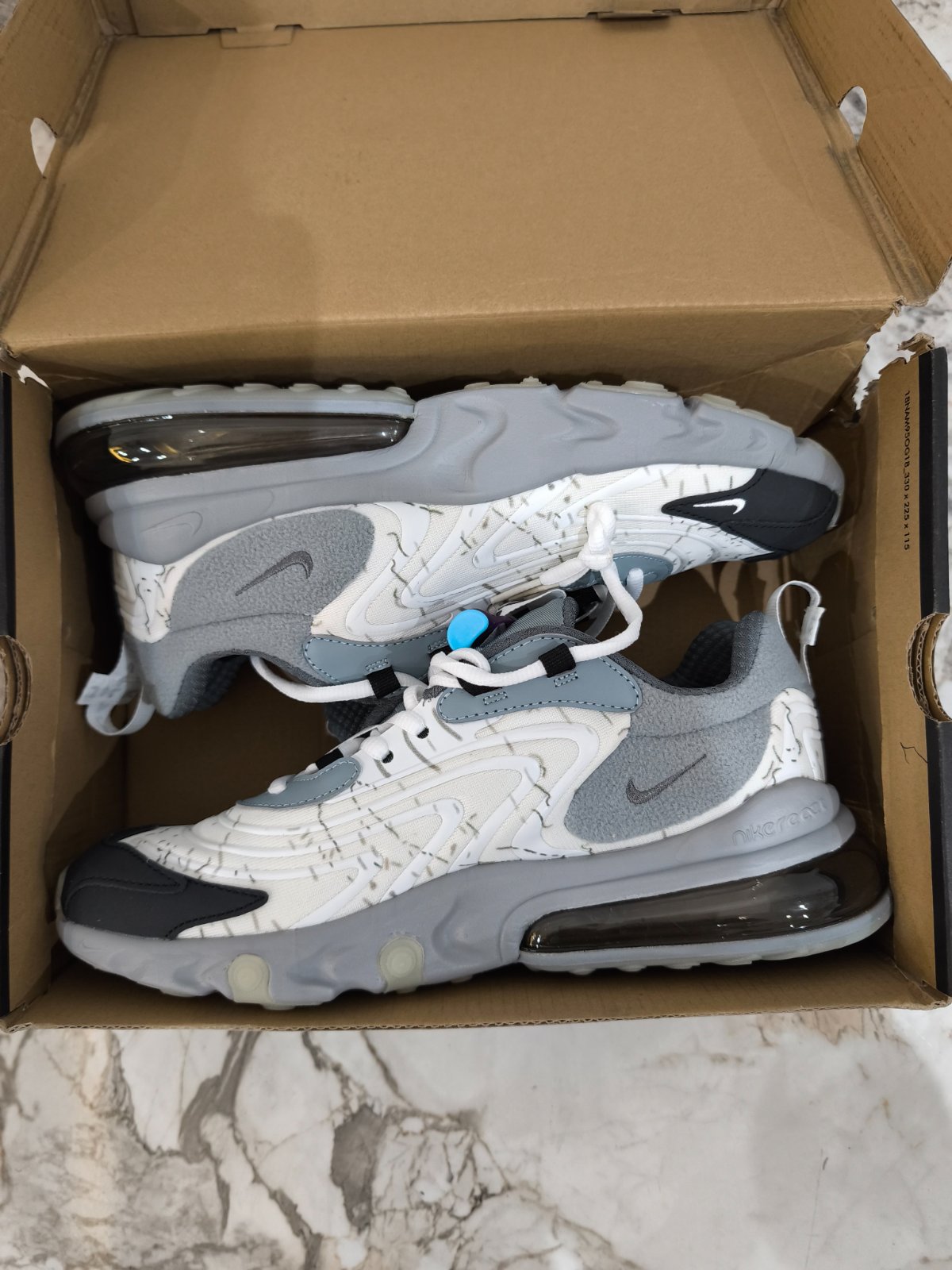 Nike air max react Travis Scott pointure 40 neuf jamais porté 