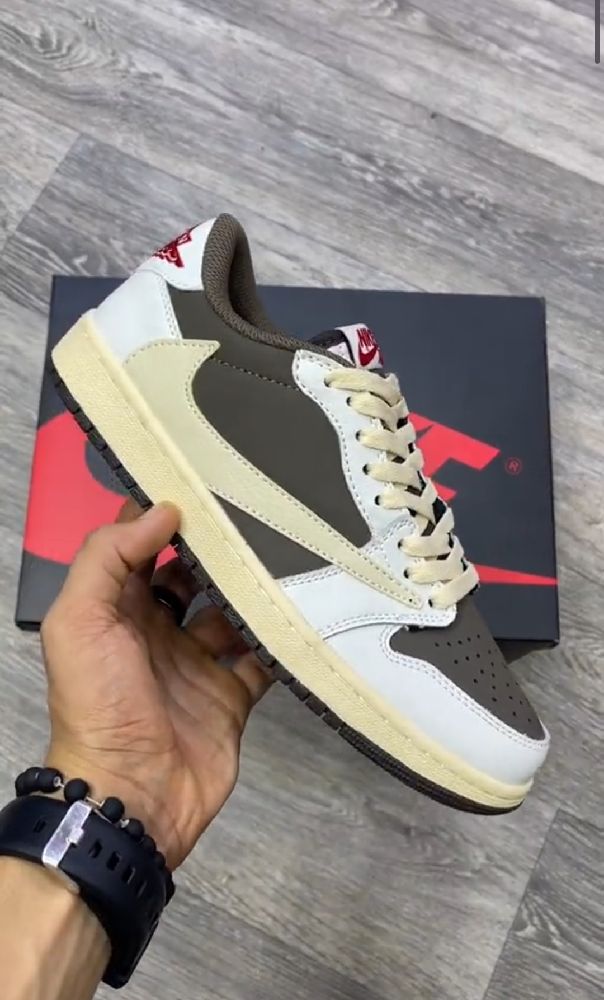 Nike air Jordan one Low pointure 43 neuf 