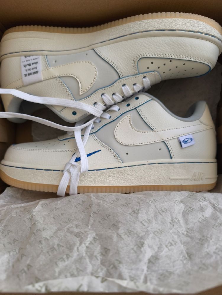 Nike Air force one blanc pointure 41 neuf jamais porté 