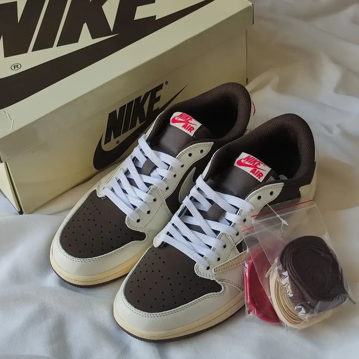 Nike air Jordan one Low pointure 43 neuf jamais porté 