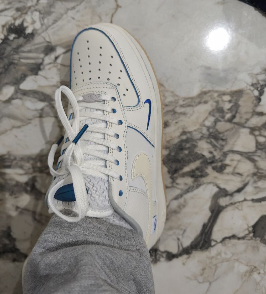 Nike air force one pointure 39 neuf jamais porté 