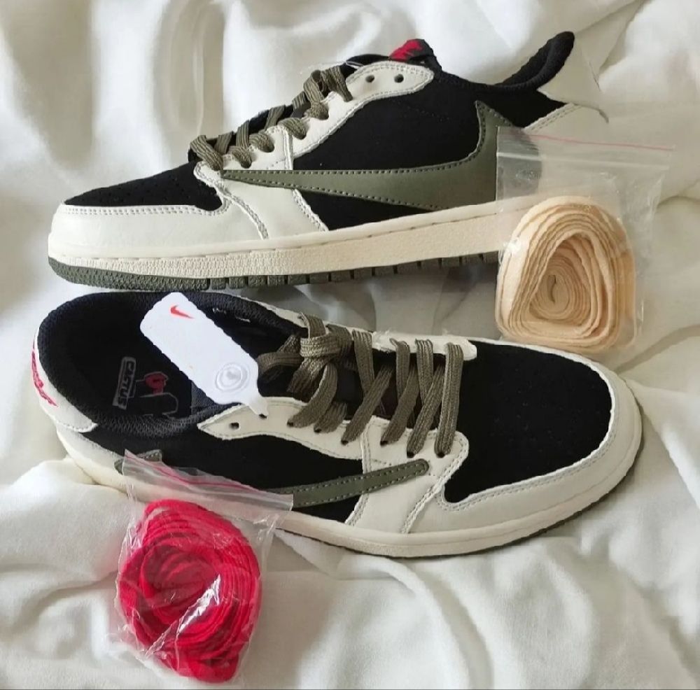 Nike Air Jordan one Low pointure 42 neuf jamais porté 