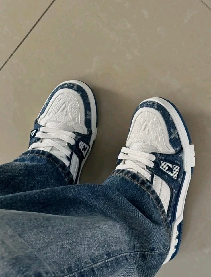 Basket Lv trainer pointure 40 neuf jamais porté 