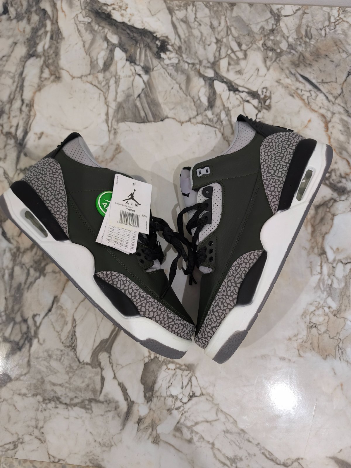 Nike air Jordan 3 pointure 44 vert militaire neuf jamais porté 