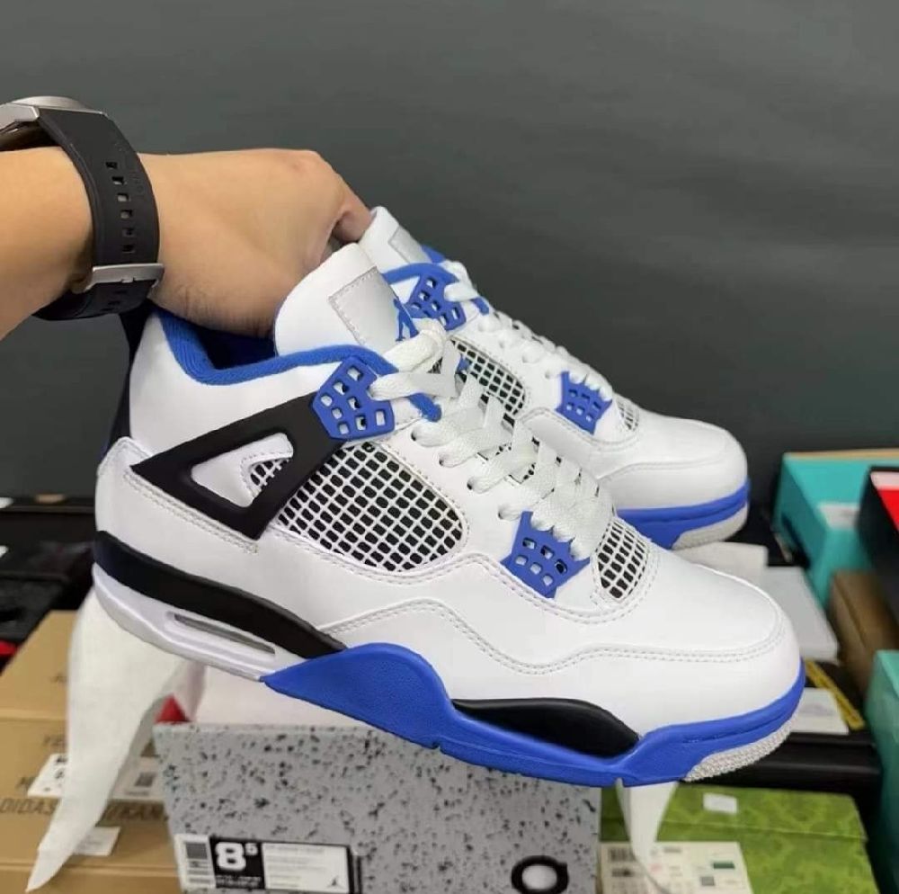 Nike Air Jordan 4 neuf jamais porté pointure 40