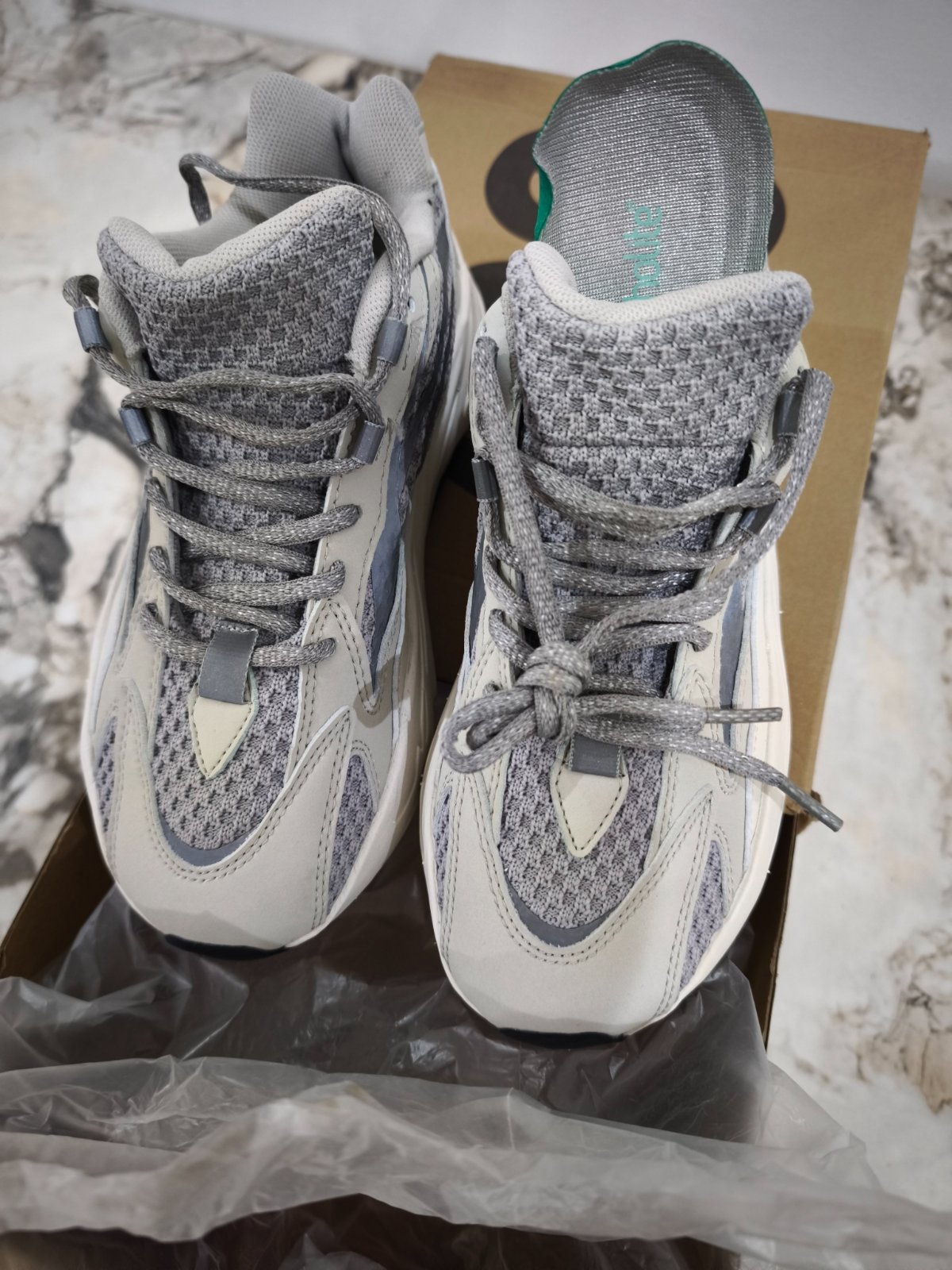Adidas Yeezy V2 static pointure 40 neuf jamais porté Dans son paquet 