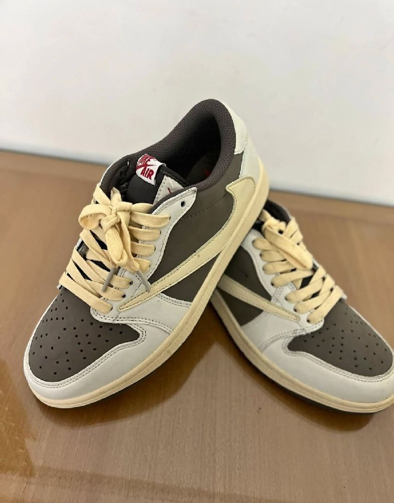 Nike air Jordan one Low pointure 40 neuf jamais porté 