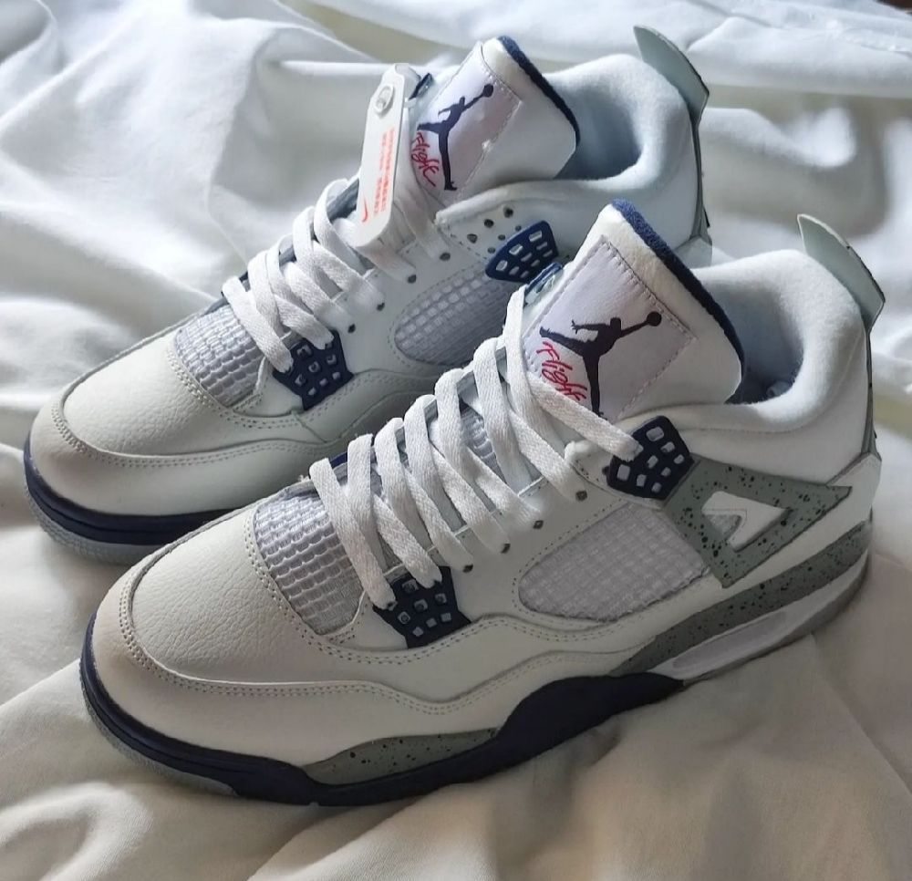 Nike Air Jordan 4 neuf jamais porté pointure 39