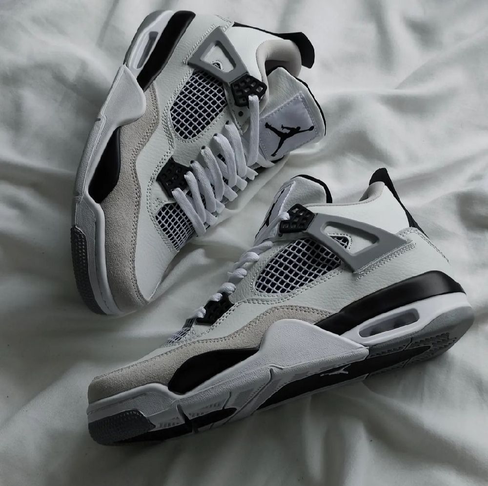 Air Jordan 4  retro  neuf pointure 40
