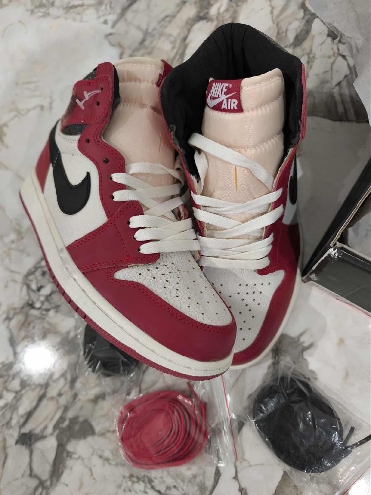 Nike air Jordan one pointure 39 neuf dans son paquet 
