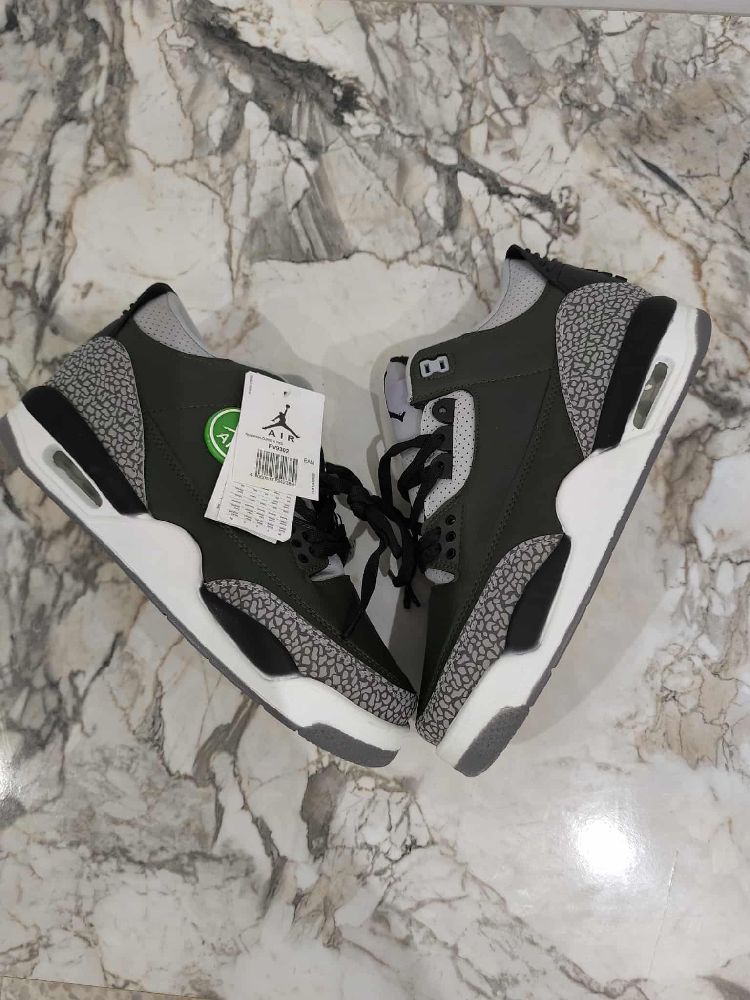 Nike Air Jordan 3 pointure 42 neuf jamais porté 