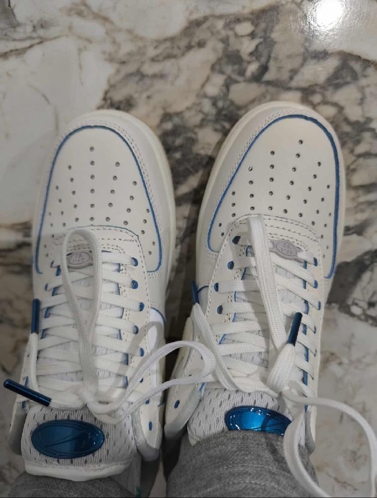 Nike air force one pointure 41 neuf dans son paquet 
