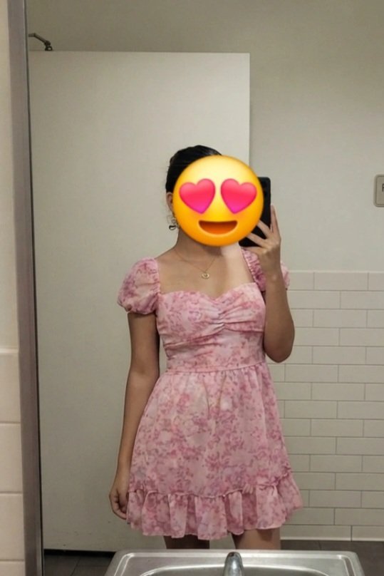 Magnifique Robe Mini Rose Fleurie style "Milkmaid" -  ​Une robe ultra féminine, idéale pour un mariage, une sortie, un brunch ou une journée ensoleillée. La coupe est très flatteuse et met en valeur la taille. ​N'hésitez pas si vous avez des questions !