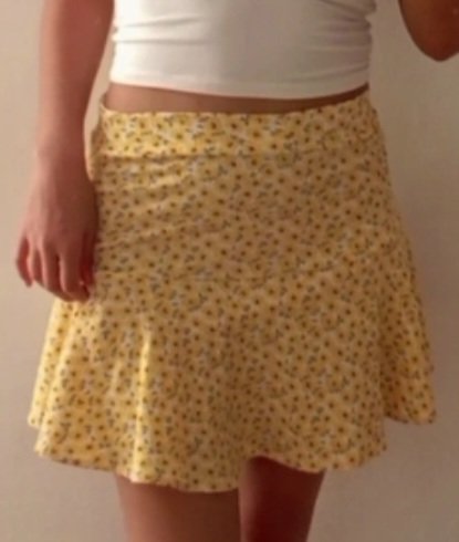 Jupe courte jaune pastel