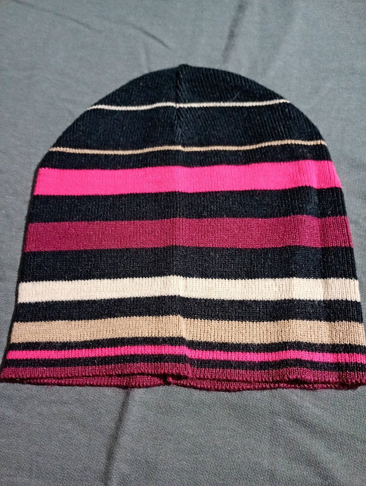 Trois Bonnets femme multicolores taille standars