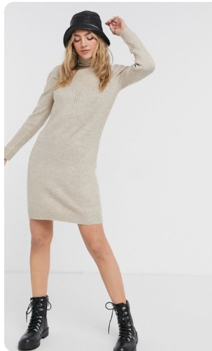 Robe en maille à col roulé