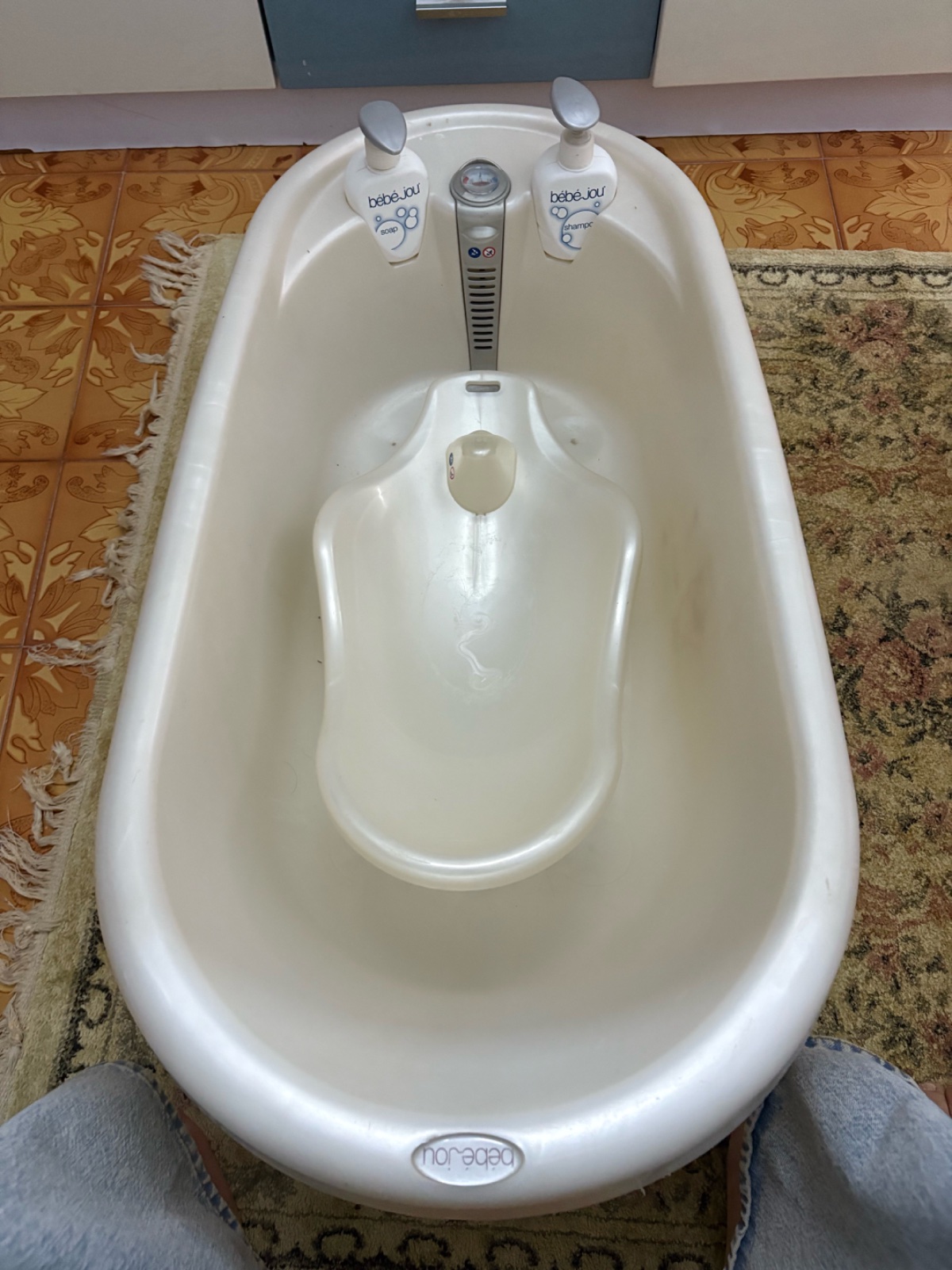 Baignoire bébé ergonomique Bébé-Jou avec support intégré