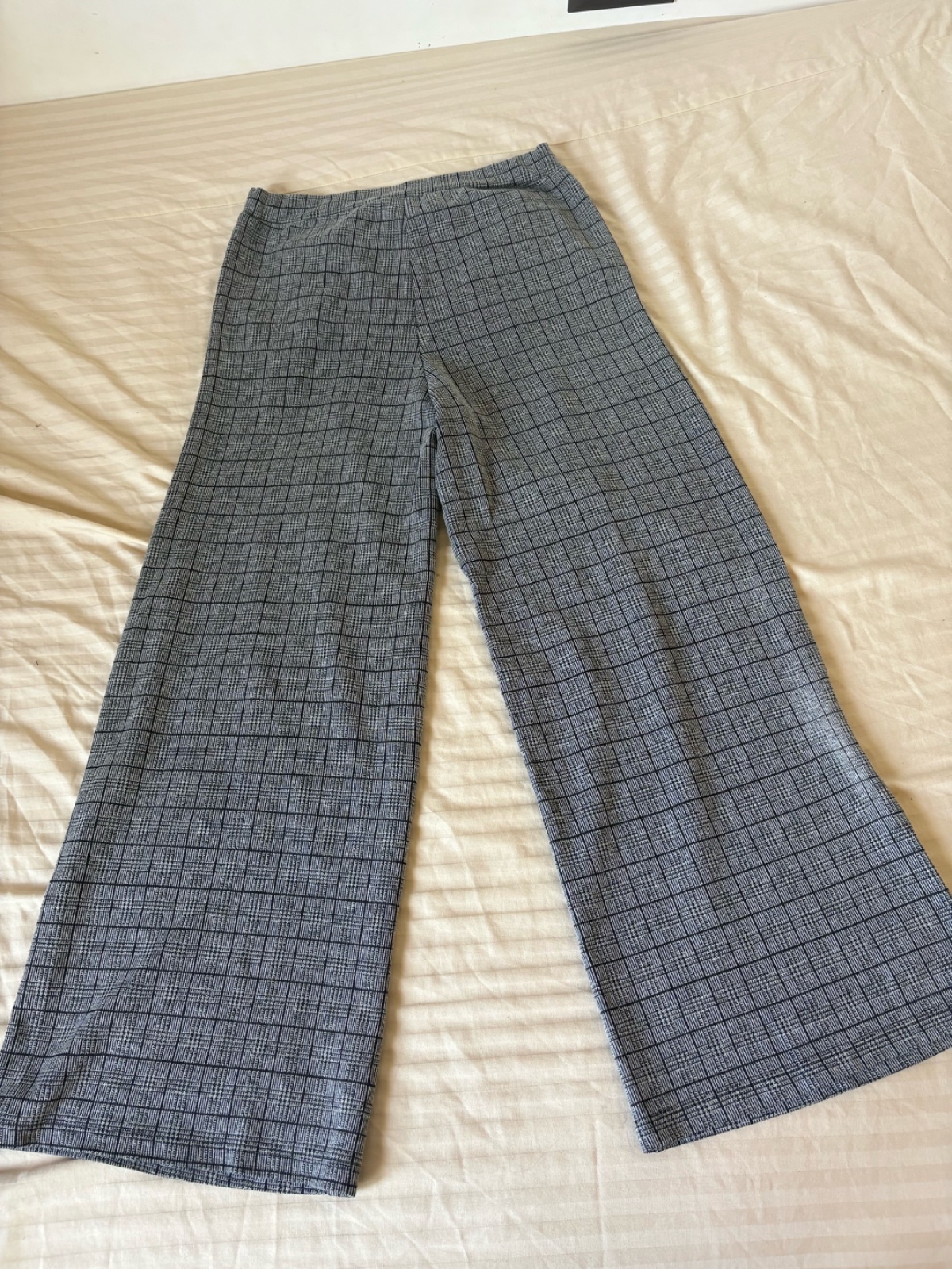 Pantalon palazzo à carreaux gris