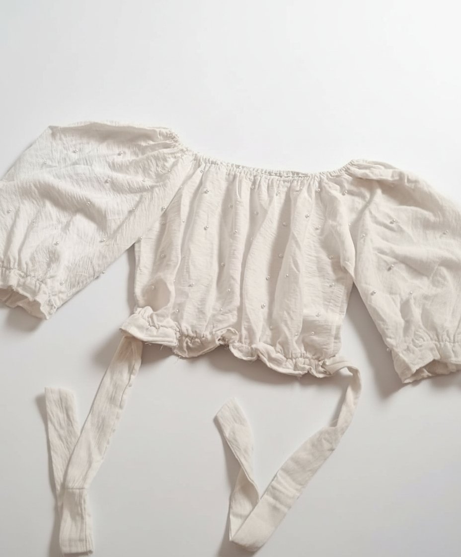 Top crop blanc à perles - Épaules dénudées