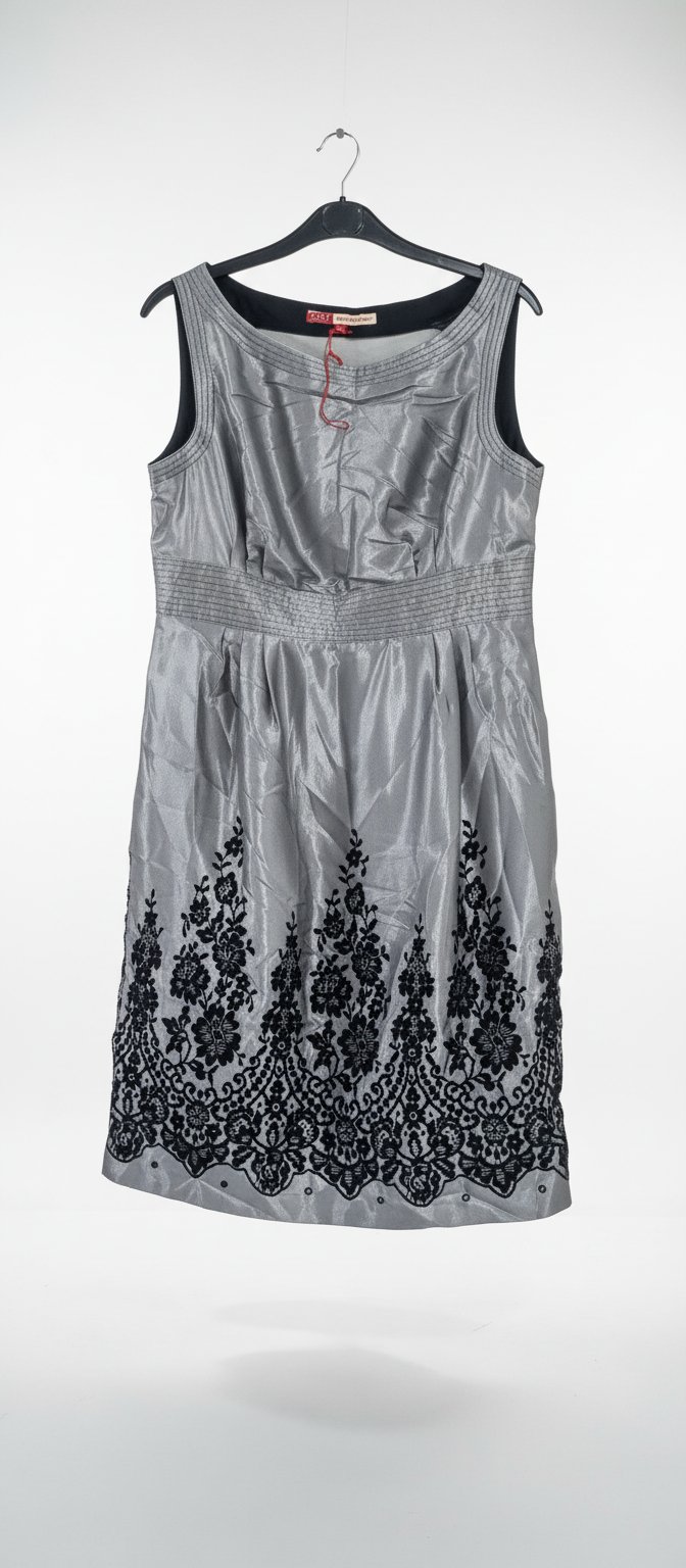 Robe satin brodé 