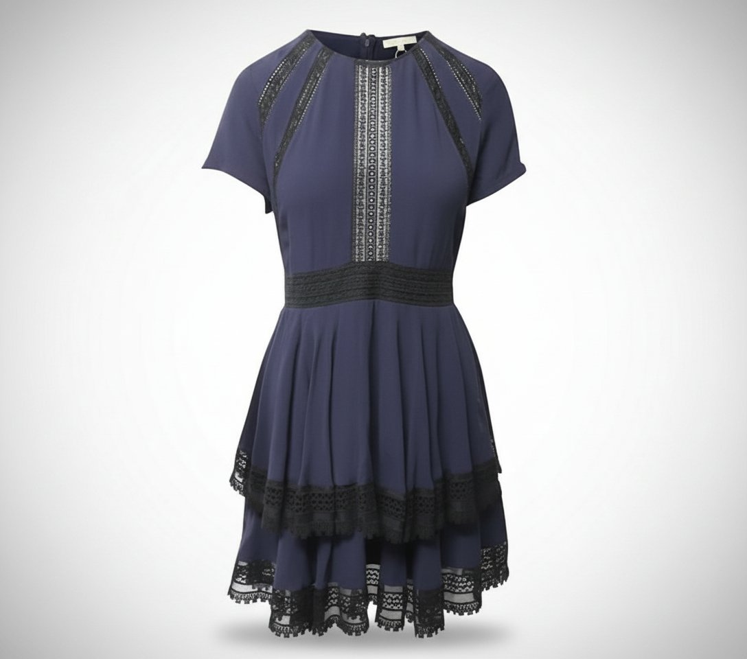Robe patineuse bleu marine et dentelle noire 