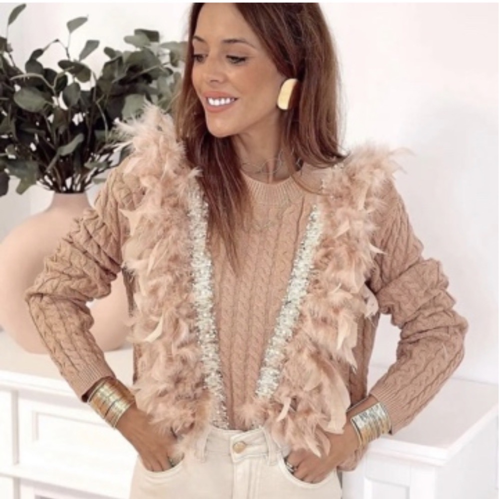 Pull neuf avec etiquette taille satndard chic et stylé