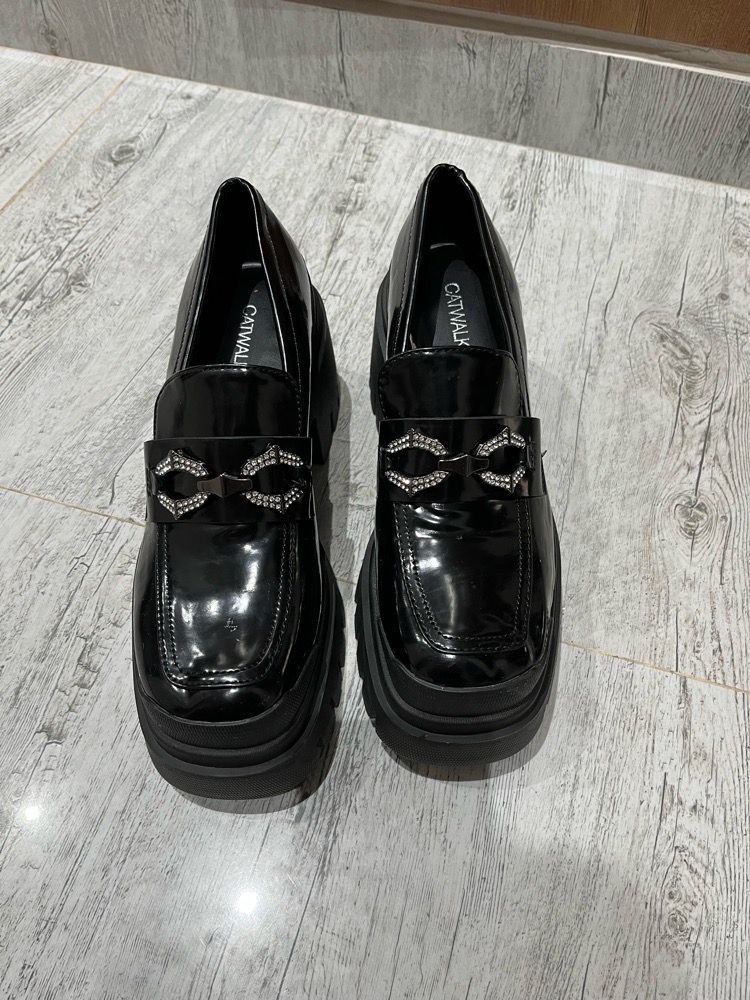derbies en verni de la marque Catwalk jamais portés hyper tendance