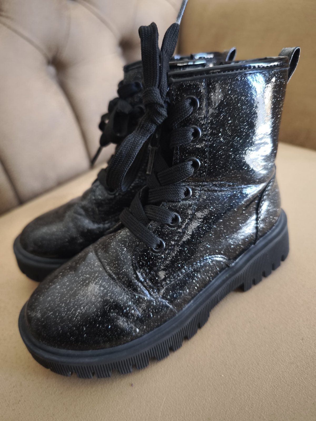 Bottines noires à lacets pailletées pour fille