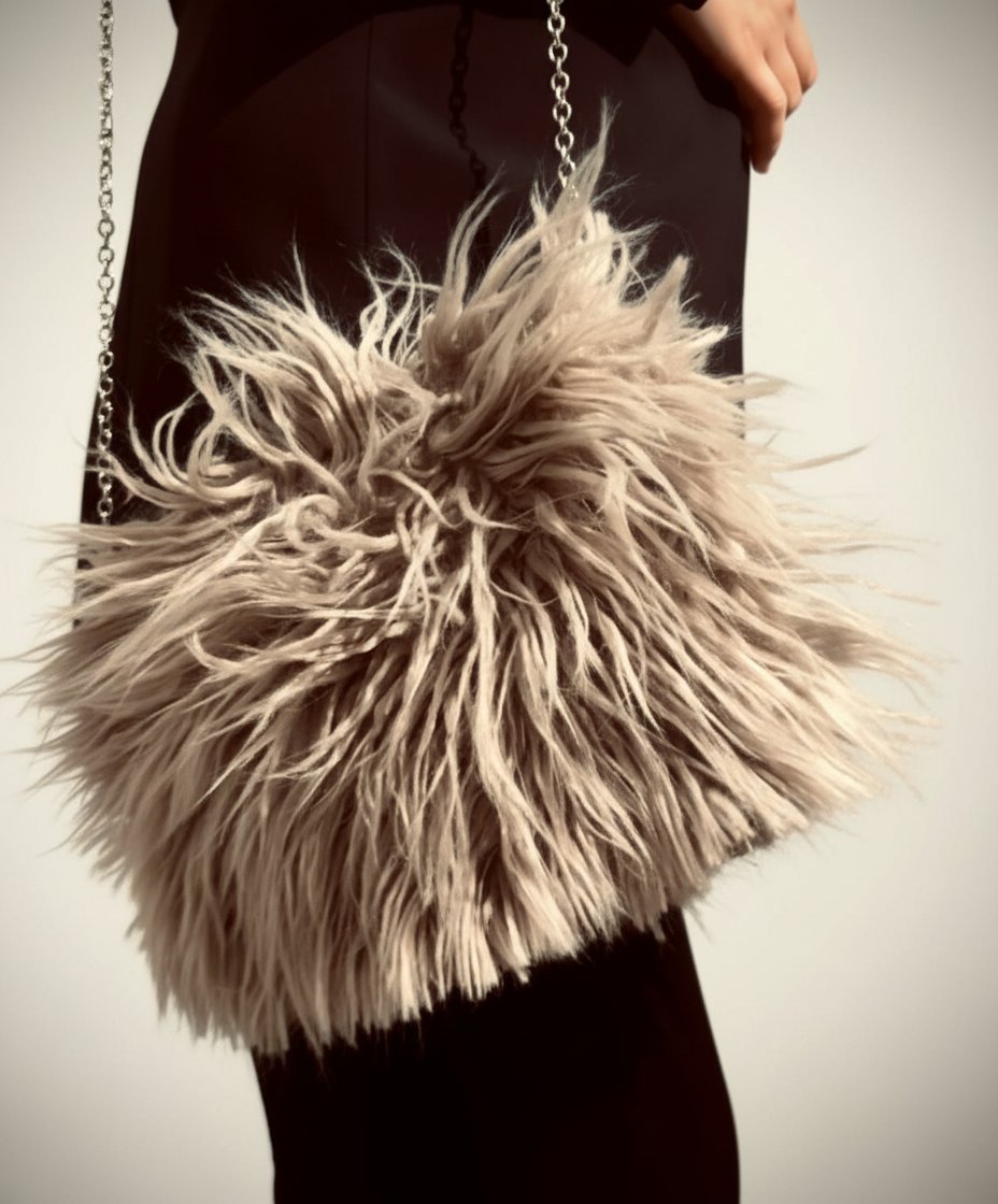 Sac en fausse fourrure Primark / Sac bandoulière chaîne poils longs beige