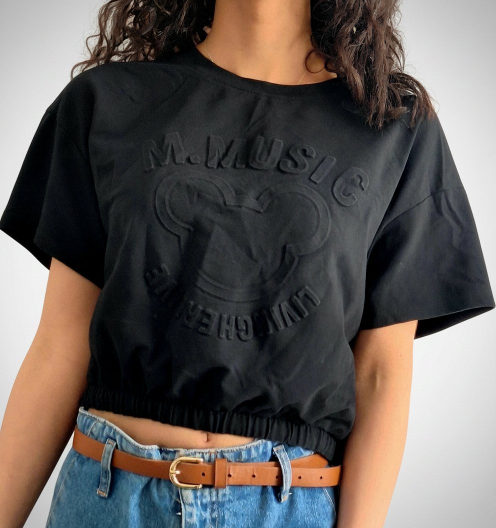 T-shirt / Sweat léger crop noir motif relief – Elisa