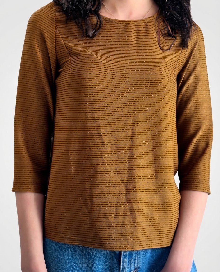 Pull moutarde à micro-rayures texturées et fil brillant de la marque camaieu 