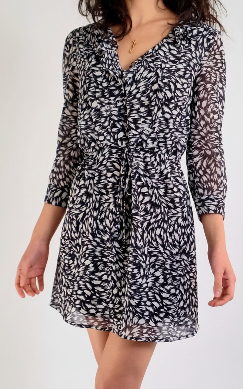 Robe fluide légère imprimée noir et blanc – H&M