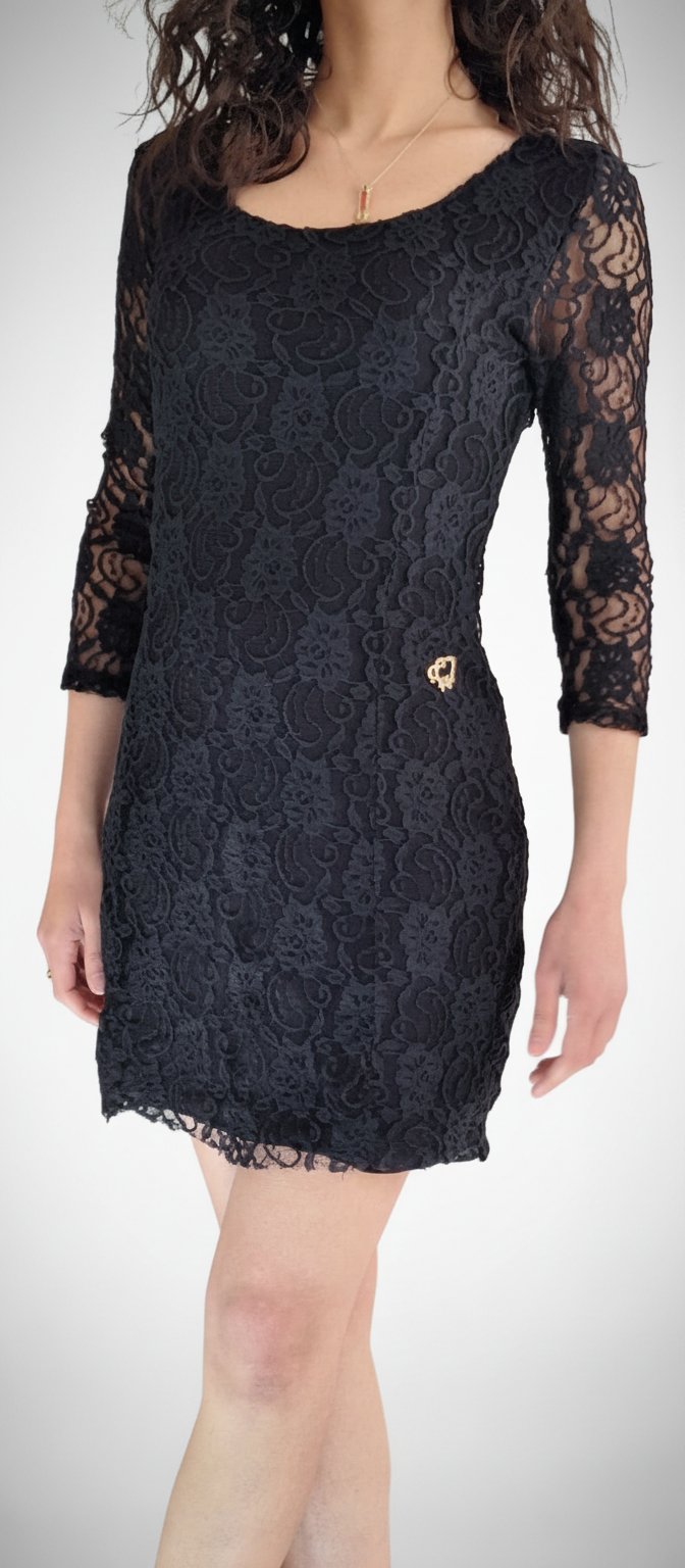 Robe dentelle florale noire de la marque H&M collection Divided .