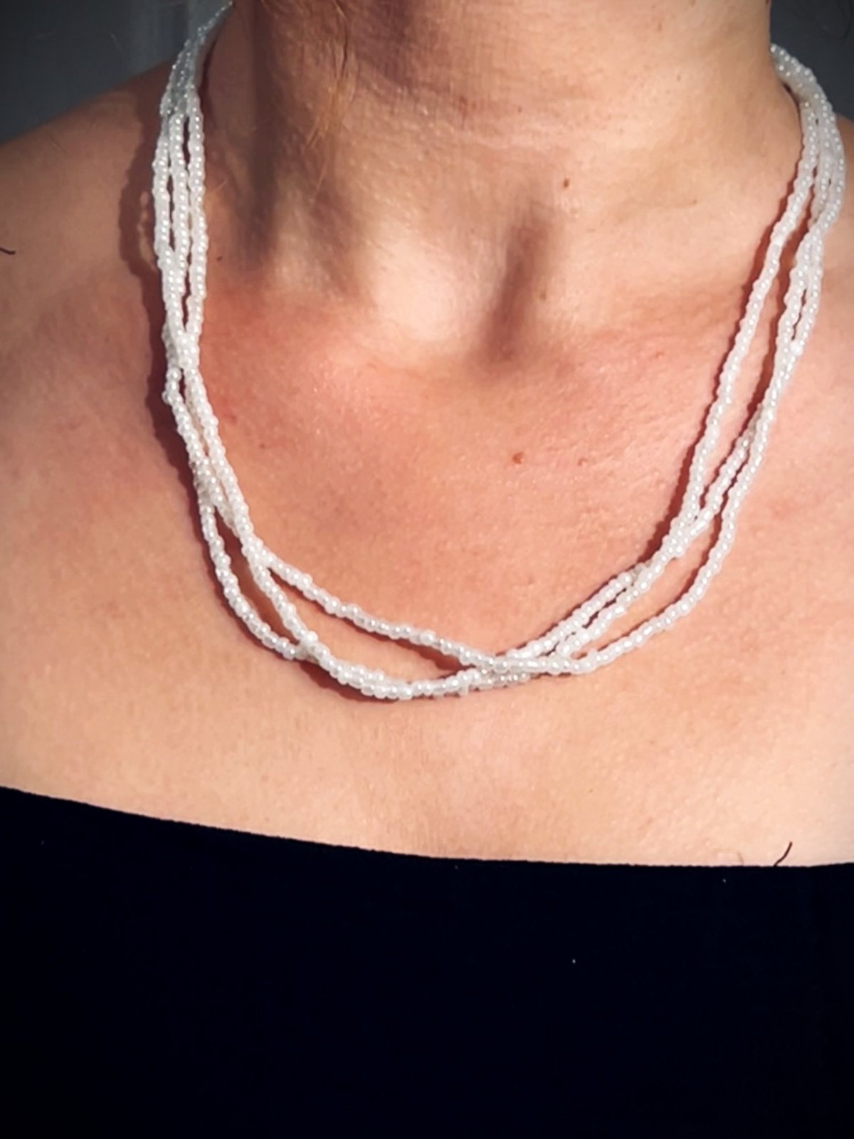 Collier multirang délicat perles de rocaille blanches