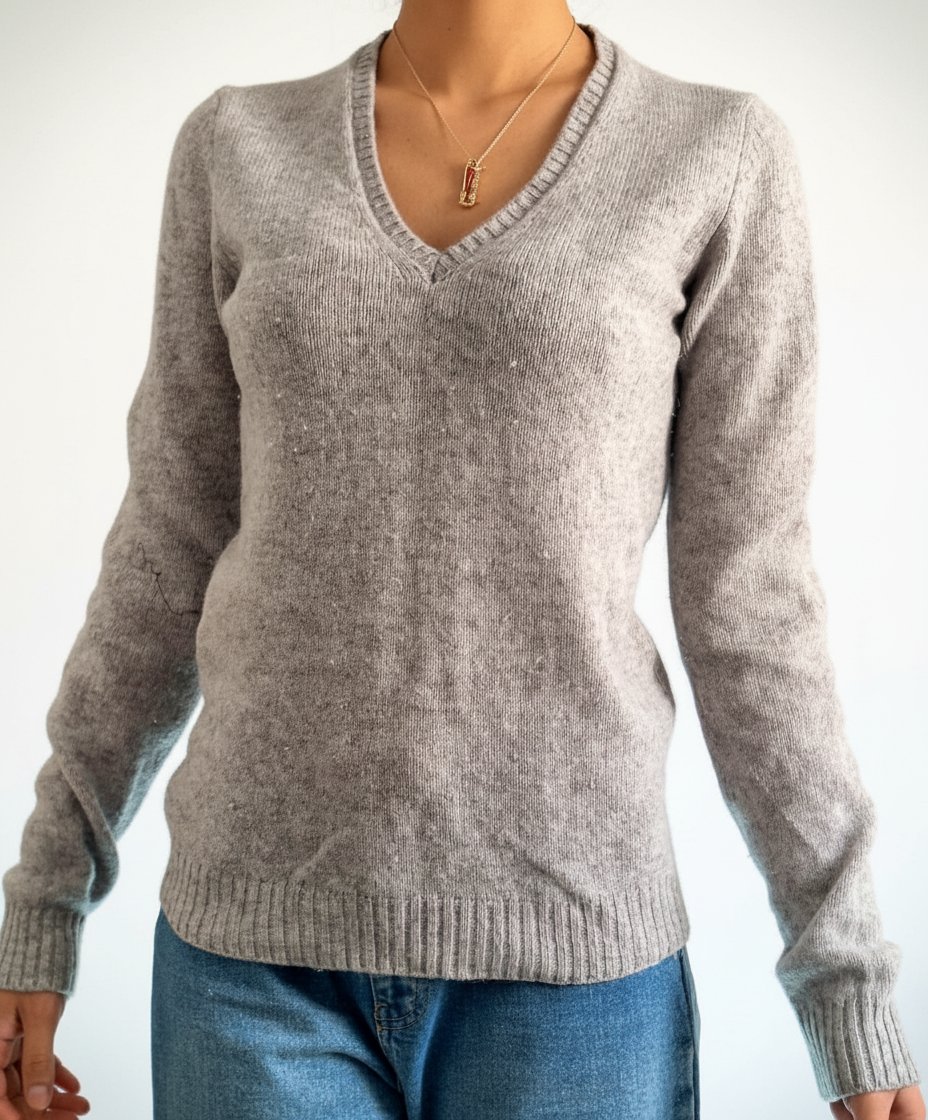 Pull fin col en V gris chiné – George Hogg