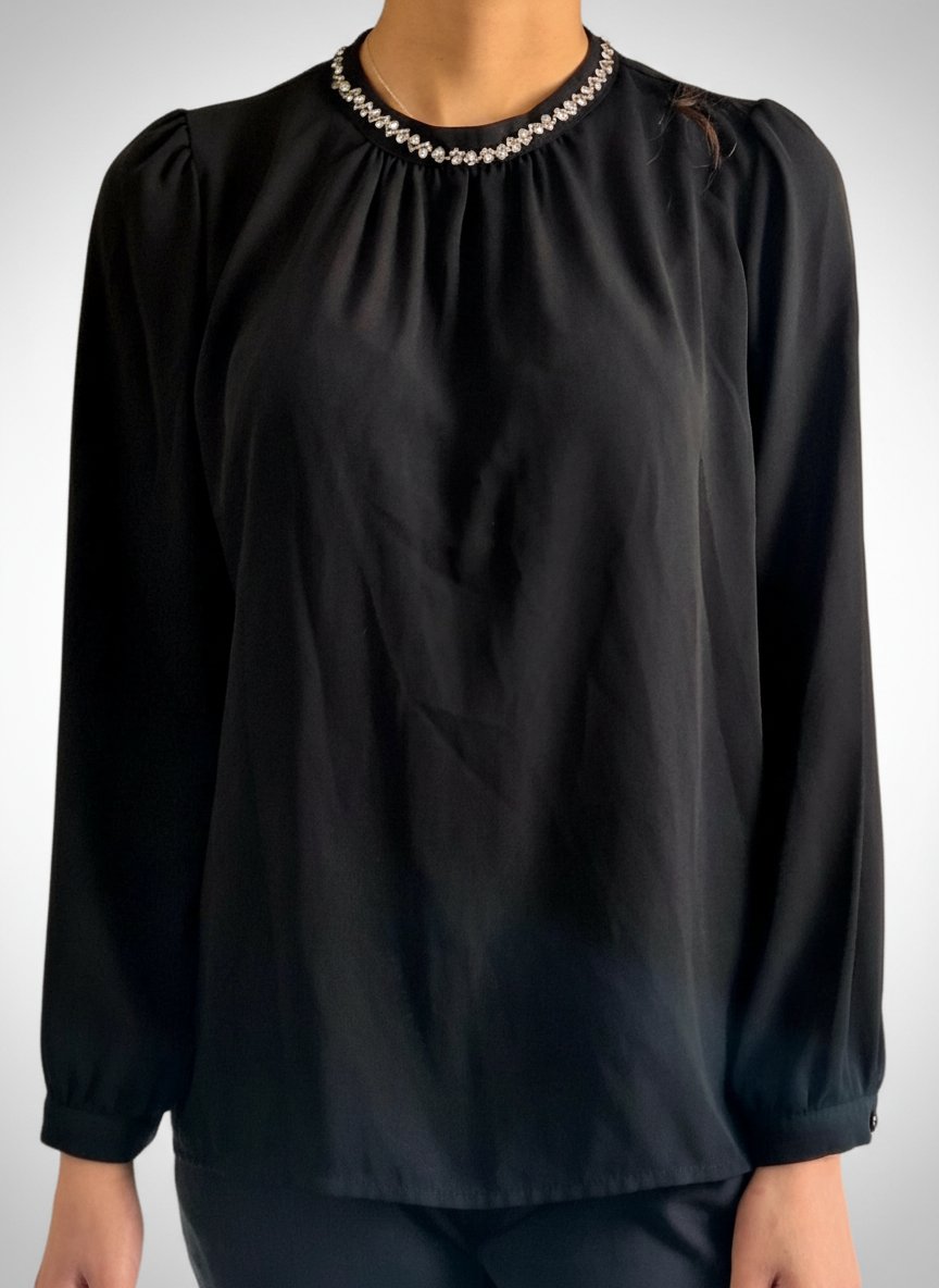 Blouse noire fluide col strass – Rokie