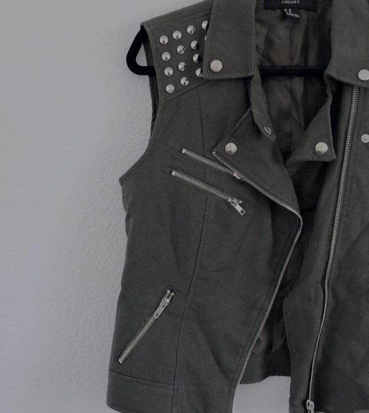 Forever 21 Olive Green Silver Studded  Women's Moto Vest et veste Djean chez  Zara
